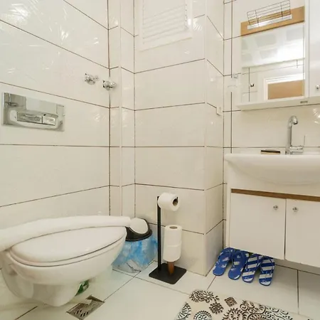 Cozy And Central Flat Near Beaches In דירה